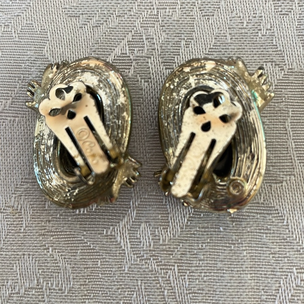Vintage CORO Gold and Black Clip-On Earrings - Picture 2 of 4